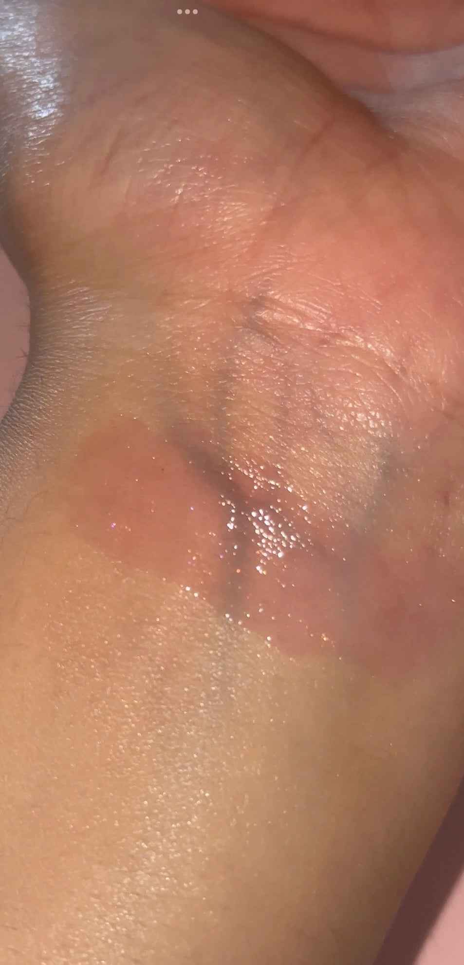 Confidence Lip Gloss (10 mL) - Enhance Your Shine and Boost Your Confidence